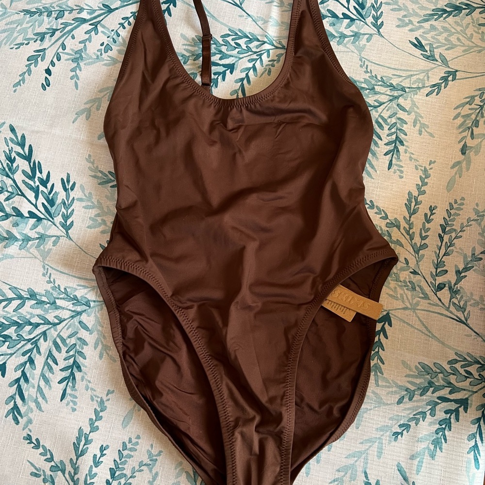 SKIMS Swim Scoop Neck One Piece in Cocoa size Medium